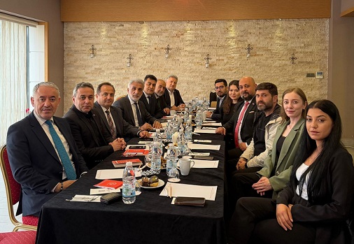 ESKİŞEHİR’DE TARİHİ TELİF UZLAŞISI: RATEM BAŞKANI VEDAT GÜNDOĞAN YEREL VE BÖLGESEL RADYOLAR İÇİN VERDİĞİ SÖZÜ HAYATA GEÇİRDİ